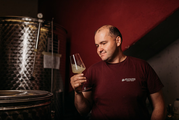 Weinkeller Klausen Weingut & Genusshotel Spitalerhof