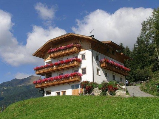 Photo exteriors Farmhouse apartments Blaseggerhof