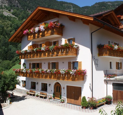 Foto esterno B&B + Appartamenti in agriturismo Marx Hof