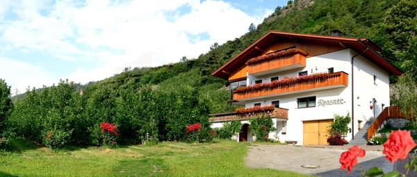 Foto Außenansicht B&B + Ferienwohnungen auf dem Bauernhof Kloasnerhof