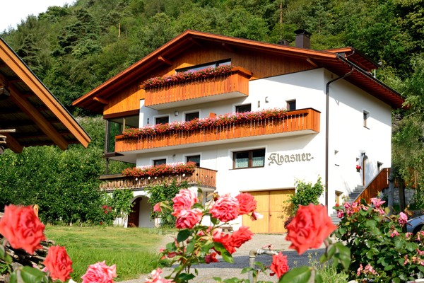 Foto Außenansicht B&B + Ferienwohnungen auf dem Bauernhof Kloasnerhof