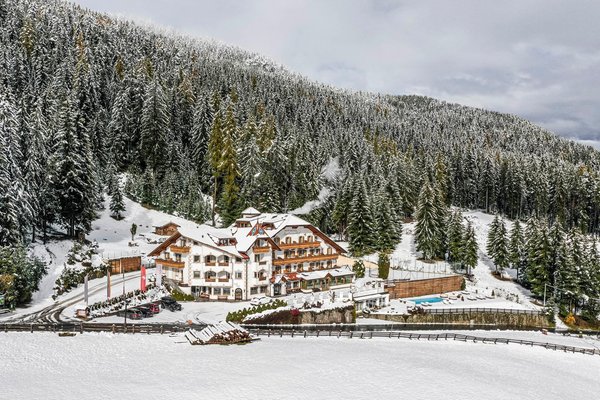 Foto esterno in inverno Granpanorama Wellness Hotel Sambergerhof