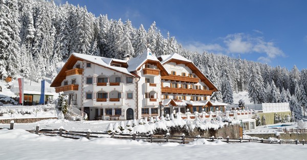 Foto esterno Granpanorama Wellness Hotel Sambergerhof