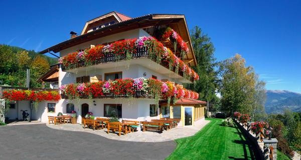 Photo exteriors Small hotel Erlacher