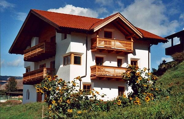 Photo exteriors Garni (B&B) + Apartments Tschutscherhof
