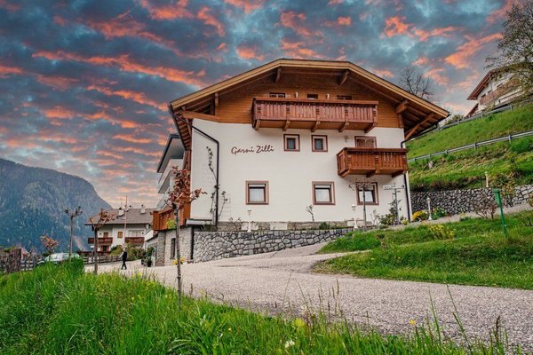Photo exteriors in summer Apartments Garni Zilli