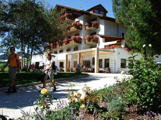 Foto Außenansicht Hotel Tyrol Dolomites Slow Living
