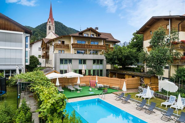 Foto della piscina all'aperto
