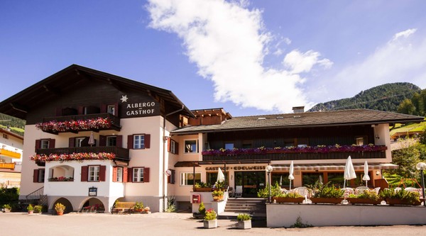 Foto Außenansicht Hotel Fines