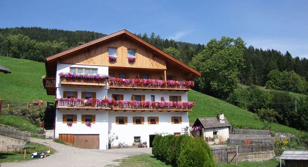 Photo exteriors Farmhouse Hotel Veltierhof