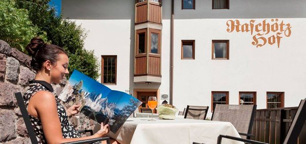 Foto esterno in estate Raschötzhof