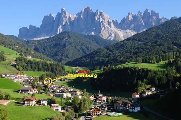 La posizione Appartamenti Tannenburg Val di Funes