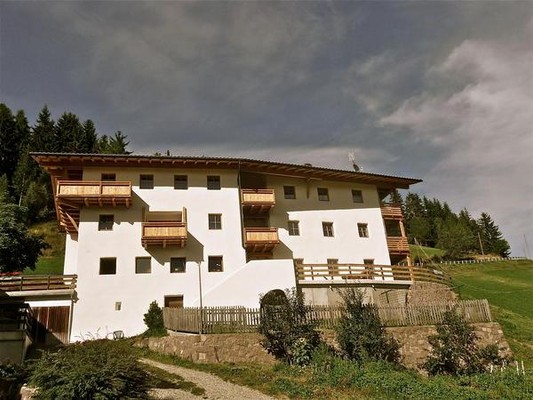 Photo exteriors Farmhouse B&B + Apartments Putzerhof