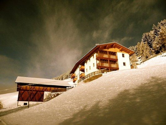 Foto esterno B&B + Appartamenti in agriturismo Putzerhof