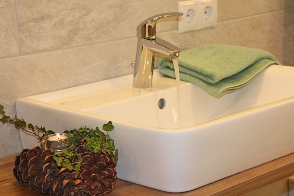 Foto del bagno Appartamenti in agriturismo Planatschhof