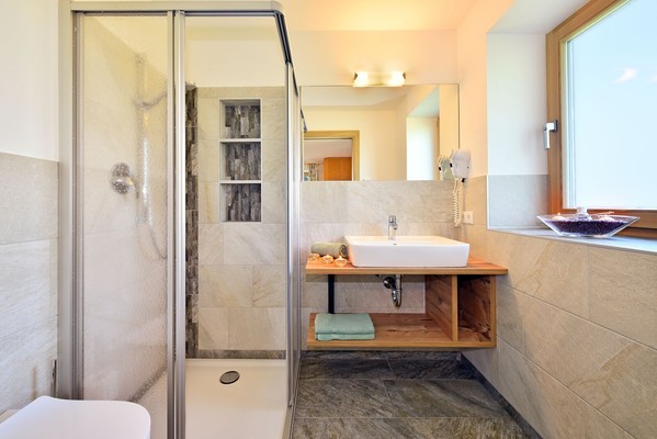 Foto del bagno Appartamenti in agriturismo Planatschhof