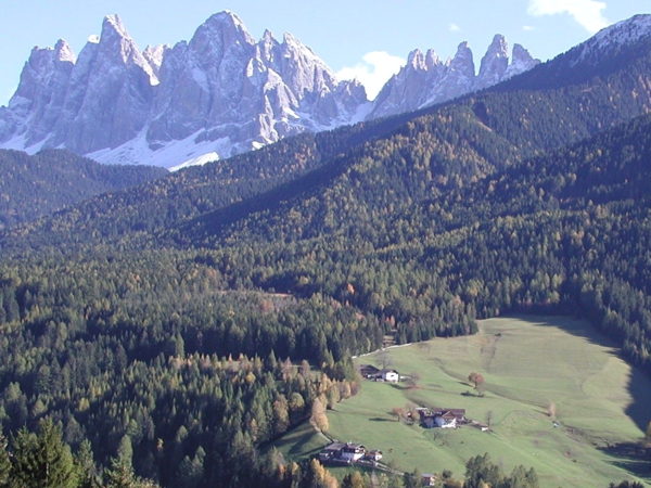 Panoramic view Valley Funes / Villnösser Tal