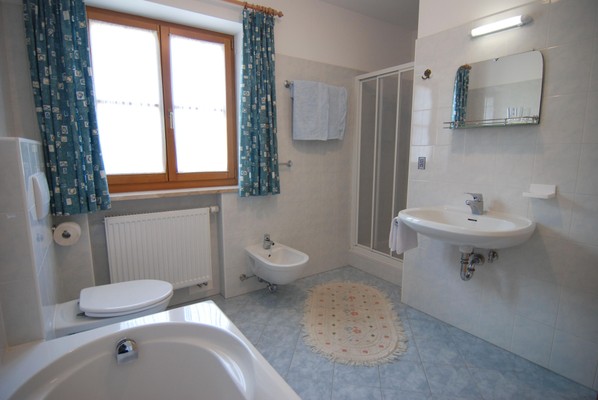 Foto del bagno Appartamenti in agriturismo Mantingerhof