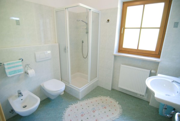 Foto del bagno Appartamenti in agriturismo Mantingerhof