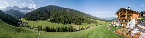 Foto Außenansicht Ferienwohnungen auf dem Bauernhof Unterkantiolerhof