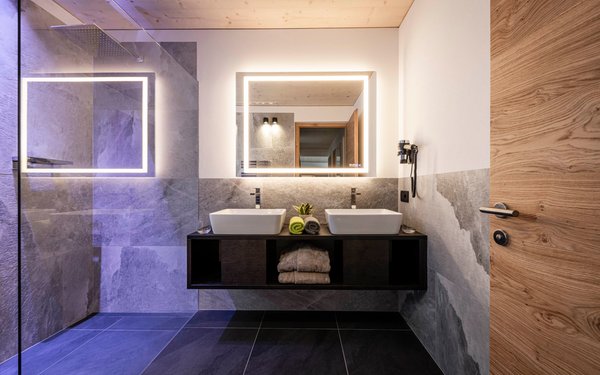 Photo of the bathroom Aois	Apartments Aois 4 elements suites