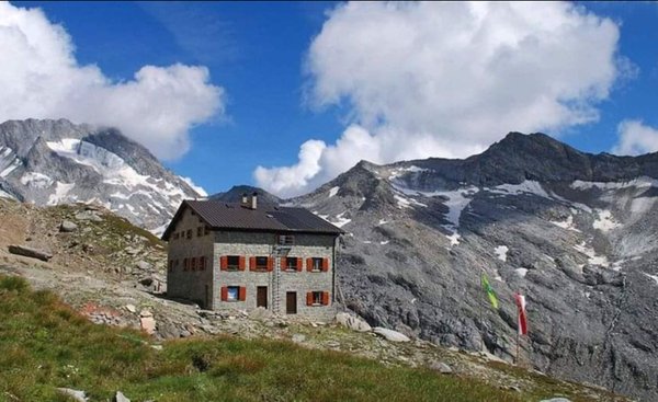 Presentation Photo Mountain hut Hochfeilerhütte