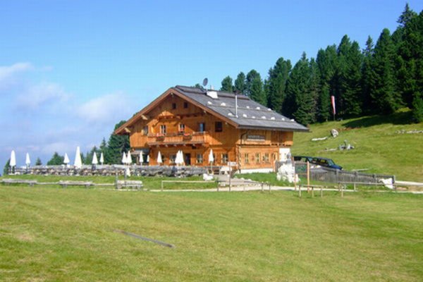Foto estiva di presentazione Rifugio delle Odle