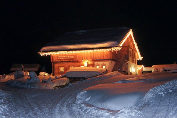Foto invernale di presentazione Rifugio delle Odle