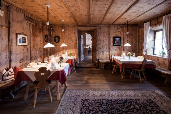 The restaurant Villandro / Villanders Ansitz Steinbock
