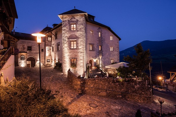 Photo exteriors Restaurant Ansitz Steinbock