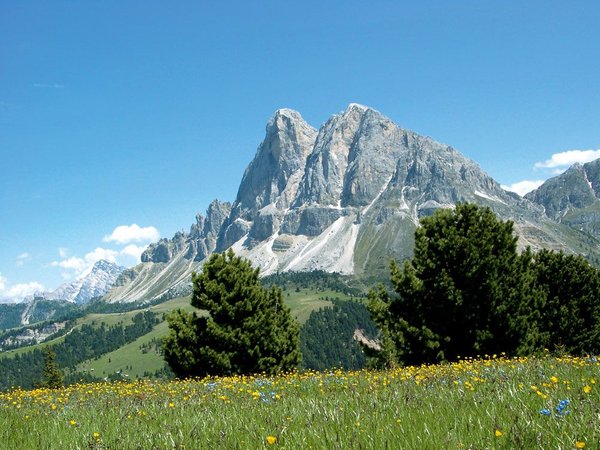 Characteristic depiction of Valley Funes / Villnöss (Valle Isarco / Eisacktal)