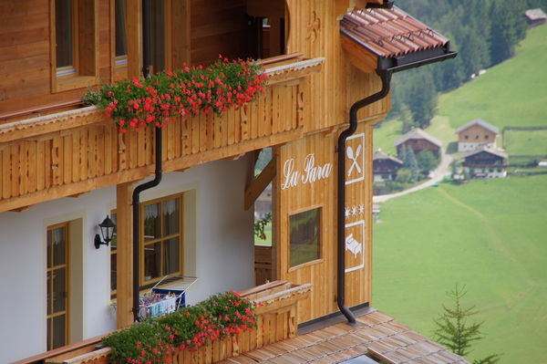 Foto esterno in estate La Para - restaurant & rooms