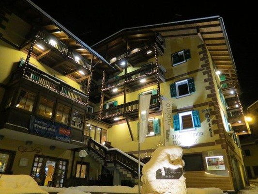 Foto esterno Hotel Alpino
