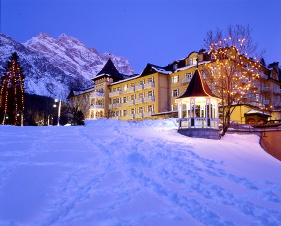 Foto esterno in inverno Miramonti Majestic Grand Hotel