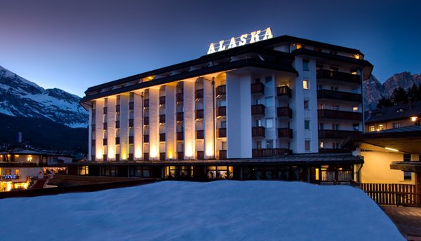 Foto invernale di presentazione Hotel Alaska Cortina
