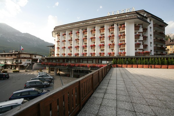 Foto esterno Hotel Alaska Cortina