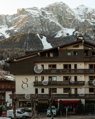 Photo exteriors Eight Cortina