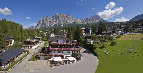 Foto Außenansicht im Sommer Sport Hotel Cortina