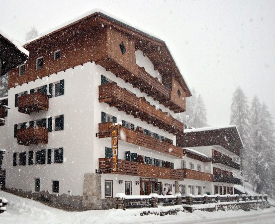Foto esterno in inverno Des Alpes
