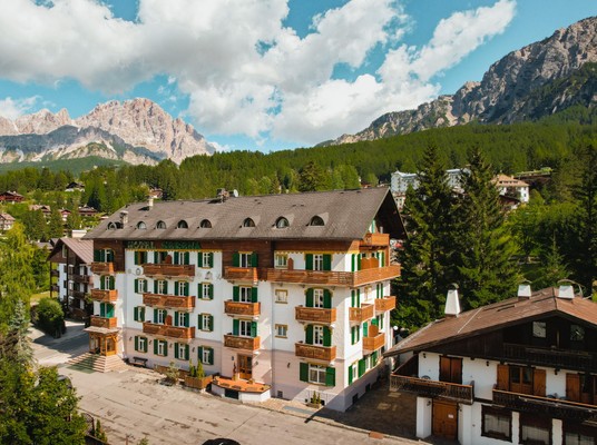 Foto esterno Hotel Serena Cortina