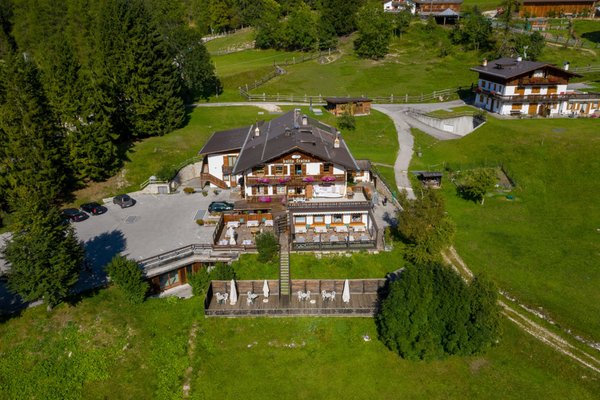Foto esterno in estate Baita Fraina