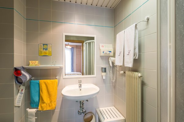 Photo of the bathroom B&B (Garni)-Hotel Letizia