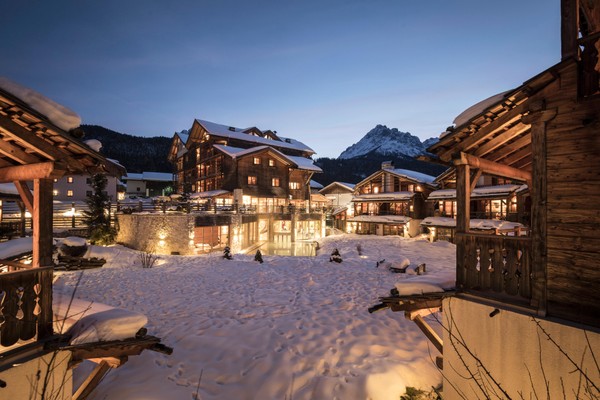 Foto Außenansicht Post Alpina – Family Mountain Chalets