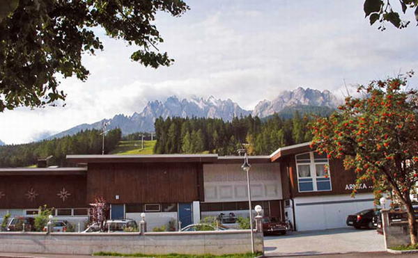 Foto esterno in estate Arnika