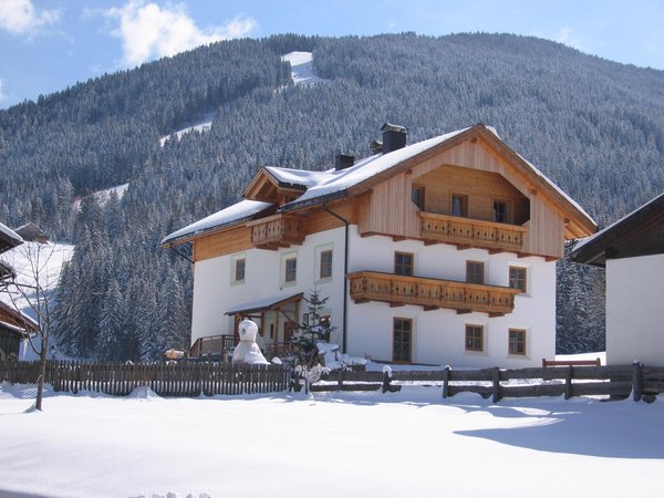 Foto invernale di presentazione Appartamenti in agriturismo Mangerhof