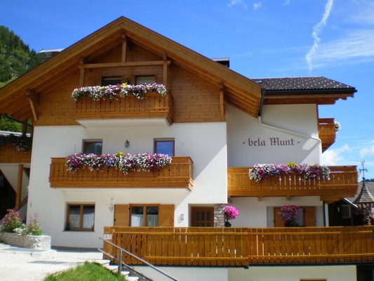 Foto Außenansicht Ferienwohnungen Bela Munt