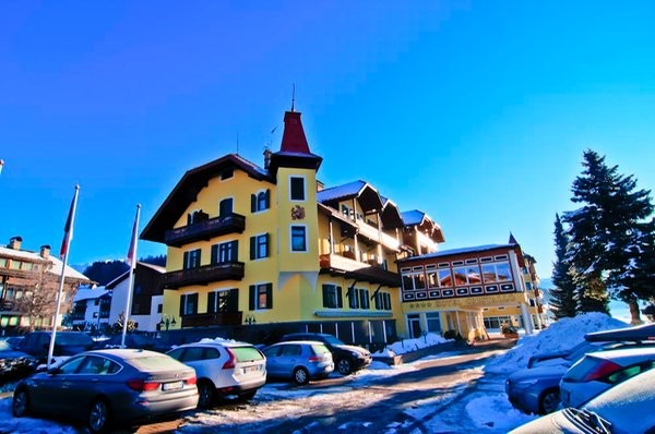 Foto esterno Hotel Cristallo