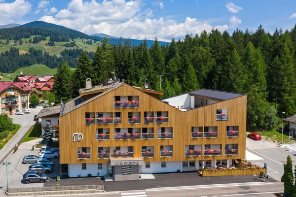 Sommer Präsentationsbild Hotel Dolomiten