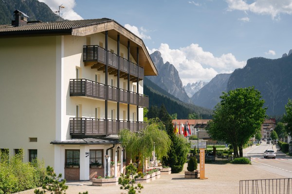 Foto esterno Hotel Sonne