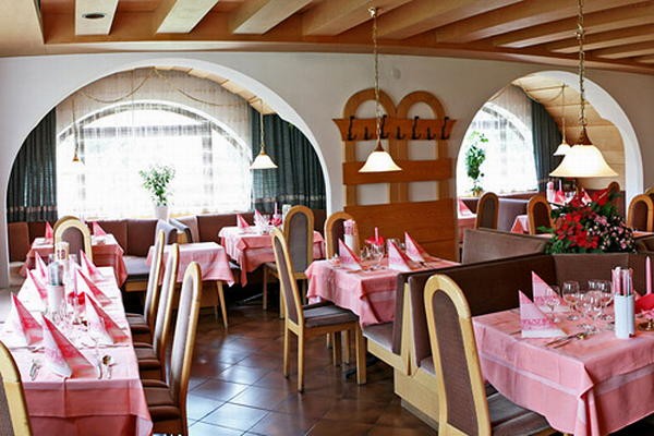 The restaurant Dobbiaco / Toblach Toblacherhof